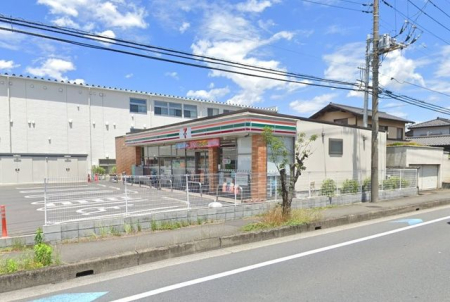 周辺環境 セブンイレブンさいたま深作2丁目店 徒歩4分。 250m