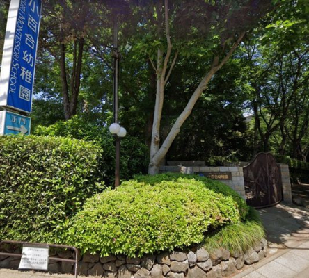 周辺環境 小百合幼稚園 徒歩12分。 940m