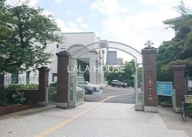 周辺環境 さいたま市立岸中学校 徒歩8分。 620m