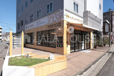 その他 『宮原駅』東口徒歩2分店舗裏に4台・横に2台お客様用の駐車スペースをご用意しております☆