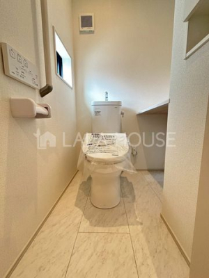 トイレ トイレには快適な温水洗浄便座付き