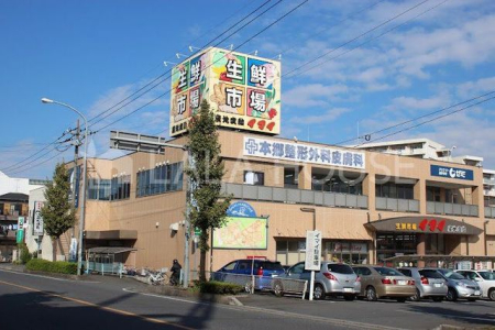周辺環境 イマイ生鮮市場 徒歩10分。 740m
