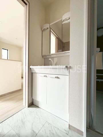 ʑEʏ X^CbVȃfUC̐ʉϑ