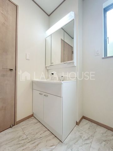 ʑEʏ X^CbVȃfUC̐ʉϑ