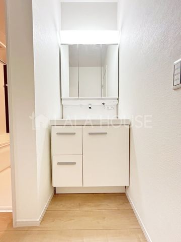 ʑEʏ X^CbVȃfUC̐ʉϑ