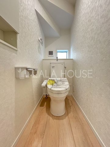 �g�C�� �g�C���ɂ͉��K�ȉ������֍��t��