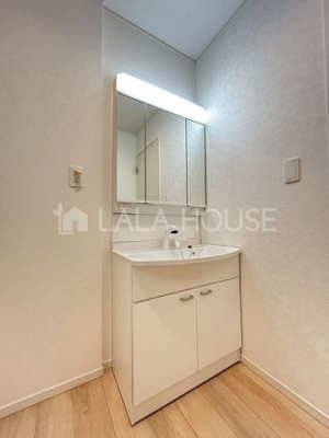 ���ʑ�E���ʏ� ����������X�^�C���b�V���ȃf�U�C���̐��ʉ��ϑ�