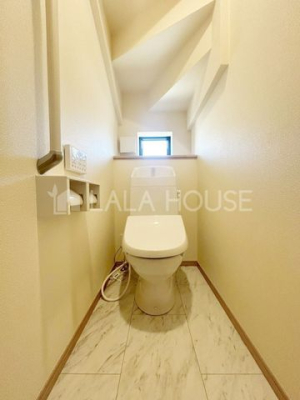 �g�C�� �g�C���ɂ͉��K�ȉ������֍��t��