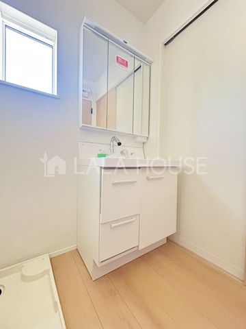 ʑEʏ X^CbVȃfUC̐ʉϑ