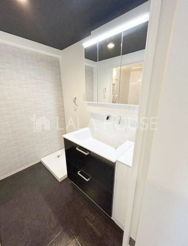 ʑEʏ X^CbVȃfUC̐ʉϑ