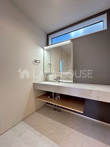 ʑEʏ ttbgJE^[BXy[XLXŐʉϑł