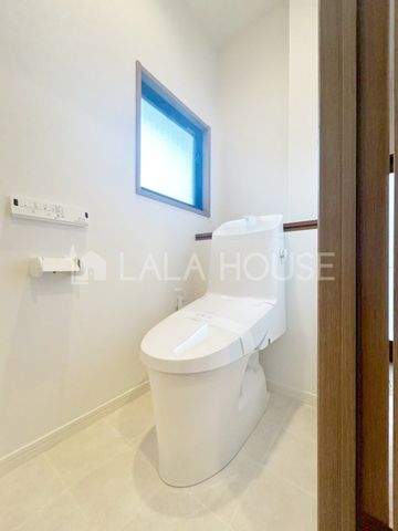 �g�C�� �g�C���ɂ͉��K�ȉ������֍��t��