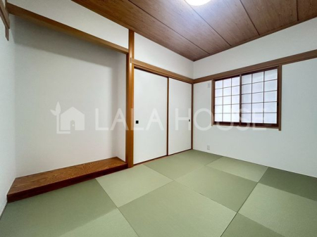 ���r���O -