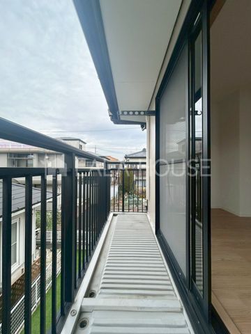 �o���R�j�[ -