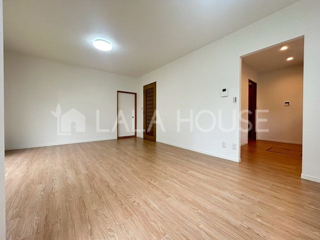 ���r���O -