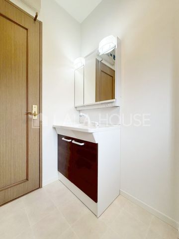 ���ʑ�E���ʏ� ����������X�^�C���b�V���ȃf�U�C���̐��ʉ��ϑ�