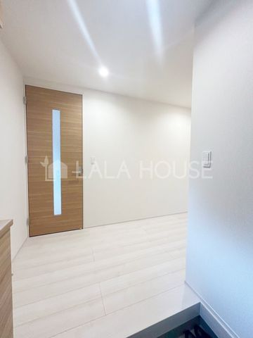 ���r���O -