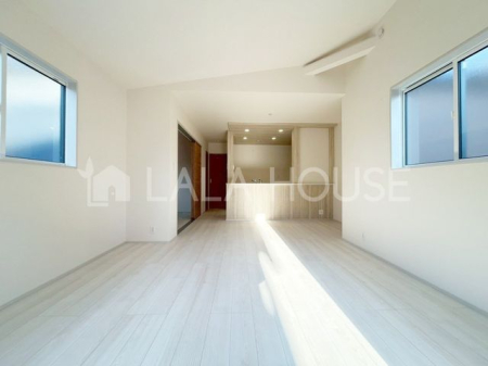 ���r���O -