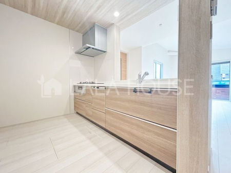 �L�b�`�� ���r���O�S�̂����n����ΖʃL�b�`����