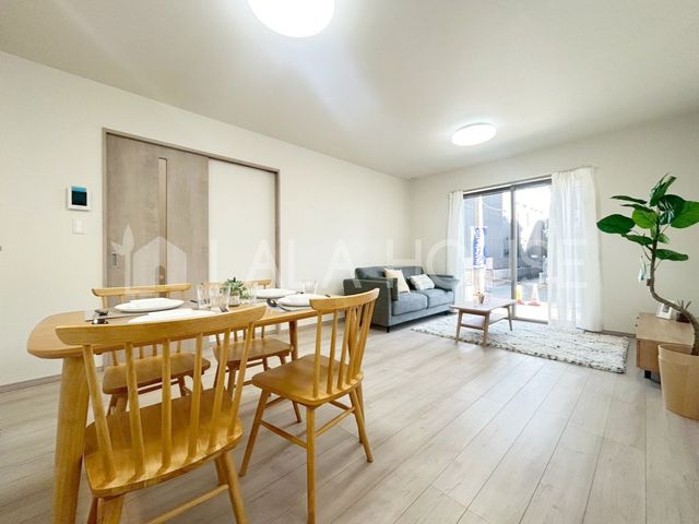 ���r���O -