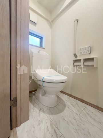 �g�C�� �g�C���ɂ͉��K�ȉ������֍��t��