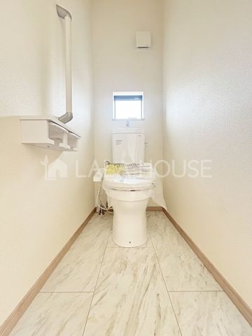 �g�C�� �g�C���ɂ͉��K�ȉ������֍��t��