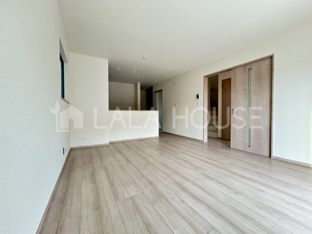 ���r���O �i�`�������Ȗؖڒ��̏�����؂̂ʂ��������������L�X�Ƃ���17.7���̃��r���O���[����