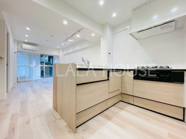 �L�b�`�� ���r���O�S�̂����n����ΖʃL�b�`����