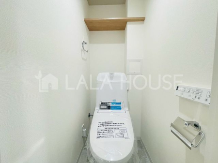 �g�C�� �g�C���ɂ͉��K�ȉ������֍��t��