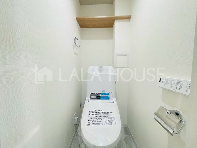 �g�C�� �g�C���ɂ͉��K�ȉ������֍��t��