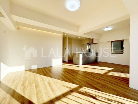 ���r���O -