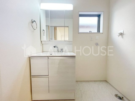 ���ʑ�E���ʏ� ����������X�^�C���b�V���ȃf�U�C���̐��ʉ��ϑ�