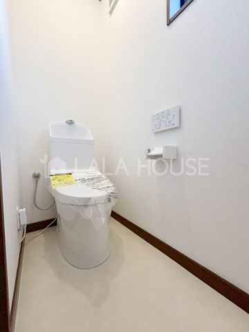 �g�C�� �g�C���ɂ͉��K�ȉ������֍��t��