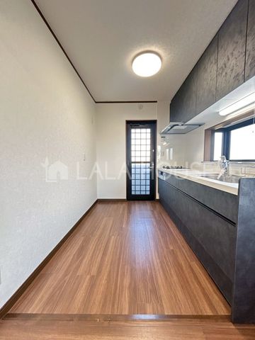 �L�b�`�� �①�ɂ�J�b�v�{�[�h��u���Ă������Ȃ�Ȃ��L�b�`���X�y�[�X�􏟎�����聙