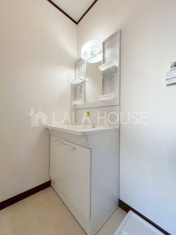 ���ʑ�E���ʏ� ����������X�^�C���b�V���ȃf�U�C���̐��ʉ��ϑ�