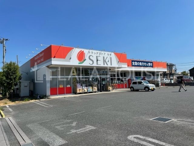 ���ӊ� �h���b�O�X�g�A�Z�L�{���X �k��2���B 140m