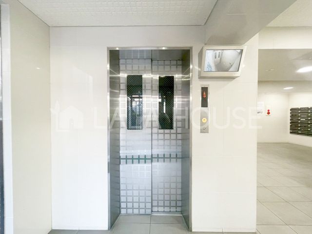 �G���g�����X -