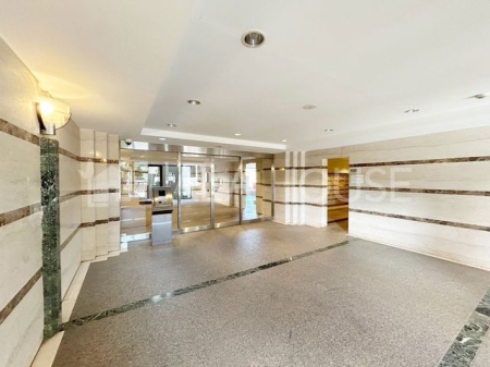 �G���g�����X �I�[�g���b�N�t���̃G���g�����X