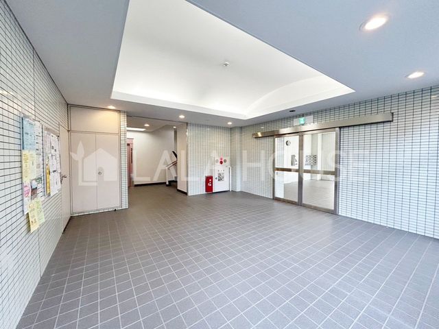 �G���g�����X -