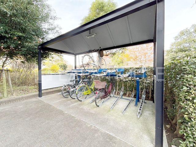 ���̑� ���֏�͉����t���Ȃ̂ŁA�J���̉e����h�����Ƃ��ł��܂��B