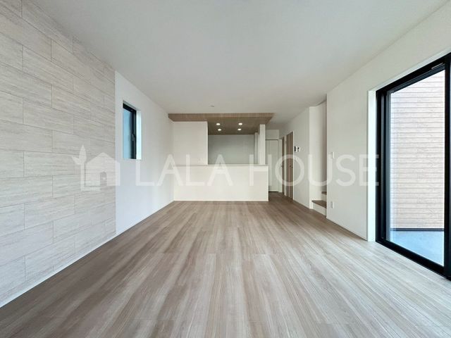 ���r���O -