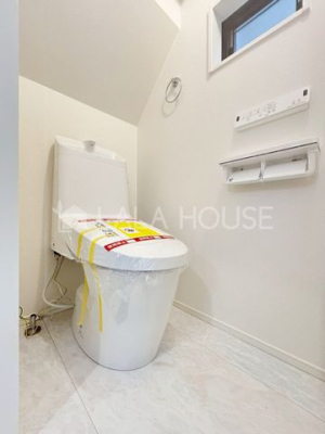 �g�C�� �g�C���ɂ͉��K�ȉ������֍��t��