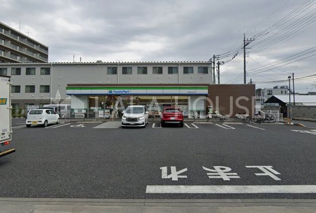 ���ӊ� �t�@�~���[�}�[�g����{�ܒ��ړX �k��5���B 320m