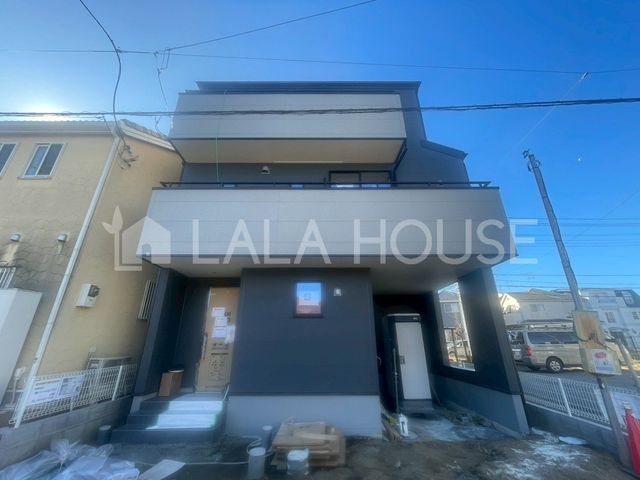  �J�ɔG�ꂸ�ɎԂɏ��~��ł���r���g�C���K���[�W���G�ꂸ�Ɍ��ւ܂ōs���邽�߁A�J�̓��̔�������O�o�����₷���Ȃ�܂���