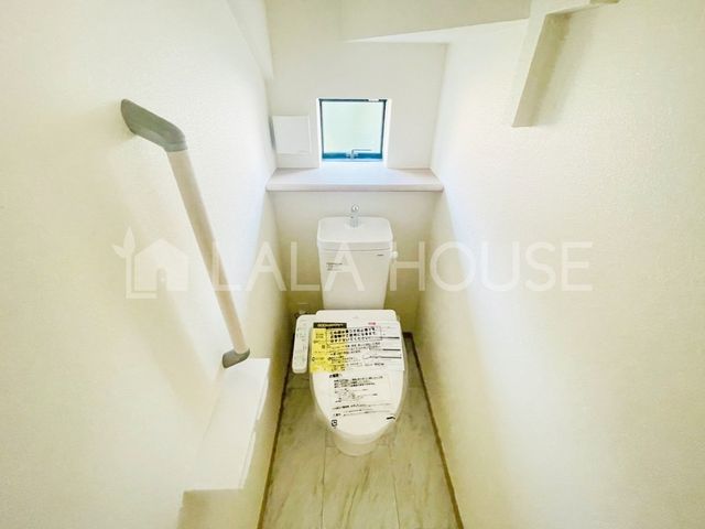 �g�C�� �g�C���ɂ͉��K�ȉ������֍��t��