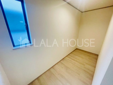 ���[ ��Ƃ肠��L�b�`�����ɁA�l�C�̃p���g���[���[��ݒu�B�Ɠd��H�i�̕ۊǂɕ֗��ł��B���������}�����X�b�L�������L�b�`���Ɂ�