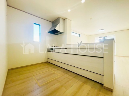 �L�b�`�� �①�ɂ�J�b�v�{�[�h��u���Ă������Ȃ�Ȃ��L�b�`���X�y�[�X��