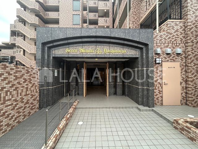 �G���g�����X �I�[�g���b�N�t�����L���ւŕs�R�҂��V���b�g�A�E�g�I���q���܂̂�����Ԃɂ����S�ł���