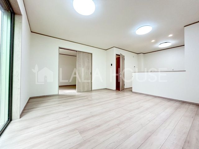 ���r���O -