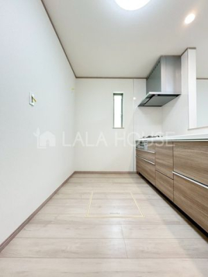 �L�b�`�� �①�ɂ�J�b�v�{�[�h��u���Ă������Ȃ�Ȃ��L�b�`���X�y�[�X��